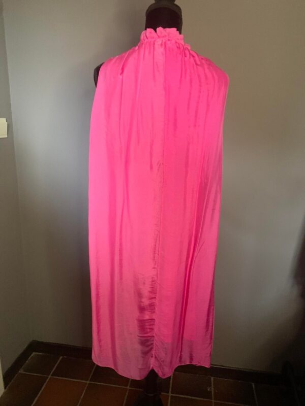 Roze mouwloos kleedje – Jurken & Kleedjes (foto 2)